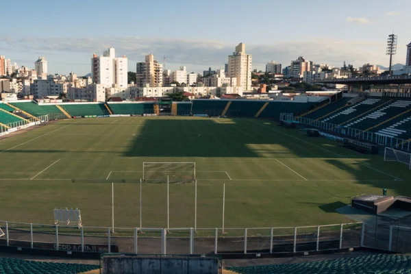 Vídeo: estádio do Figueirense é depredado após jogo de MC’s