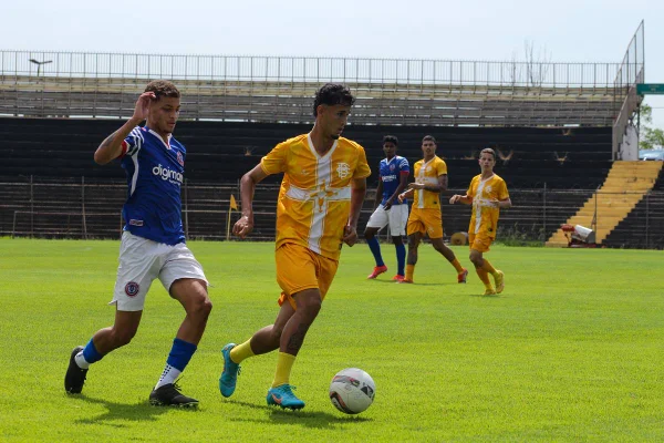 Jogadores disputam amistoso