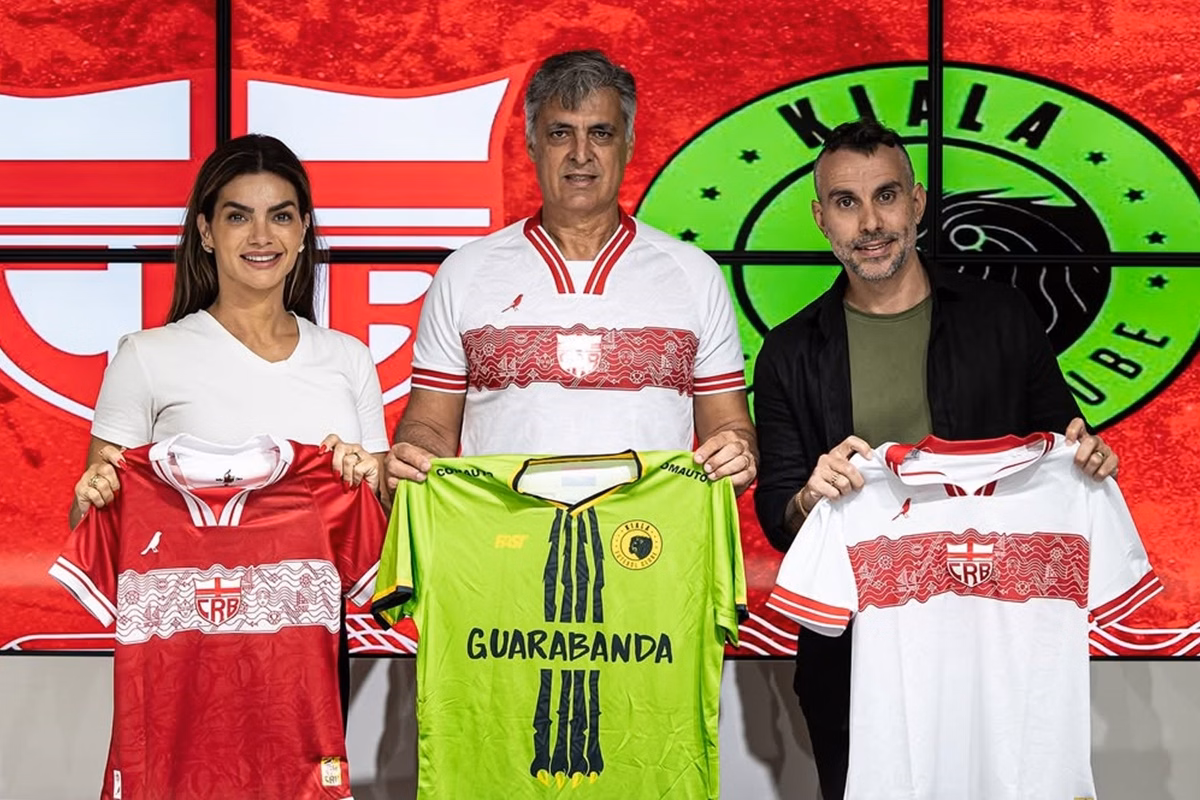 CRB recebe jogador emprestado em acordo com time de Kelly Key 3 Kelly Key e marido se encontram com Mário Marroquim, presidente do CRB