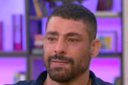 Cauã Reymond se emociona no Mais Você