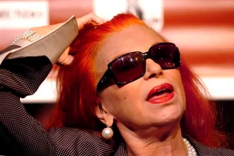 Ela tina 81 anos Ela tina 81 anos
