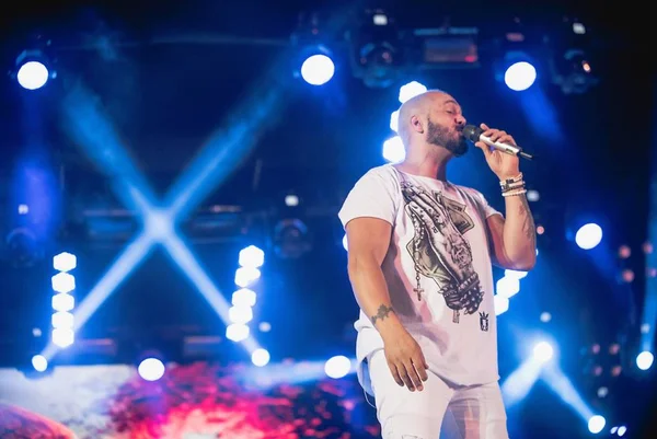 Belo volta aos palcos em shows nas comunidades do Rio de Janeiro