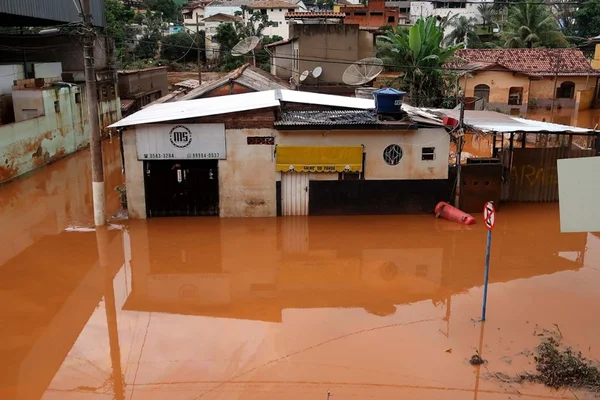 Sobe para 50 número de mortos em decorrência das chuvas em MG