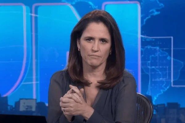 Apresentadora desmaia antes de entrar ao vivo e é socorrida por colega