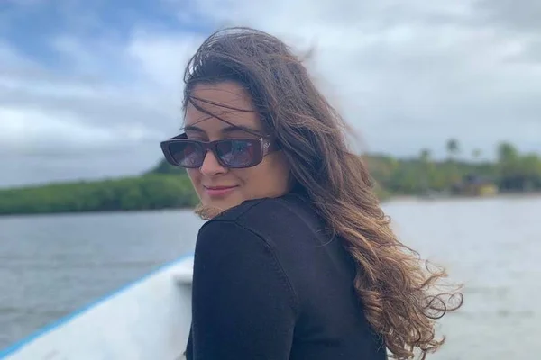 Filha de Fátima Bernardes posa de biquíni e recebe cantada no Instagram