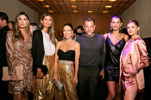 Maria Rudge, Isabella Fiorentino, Anna Carolina Bassi, Alexandre Birman, Fernanda Motta e Lala Rudge - Crédito Carol Thusek