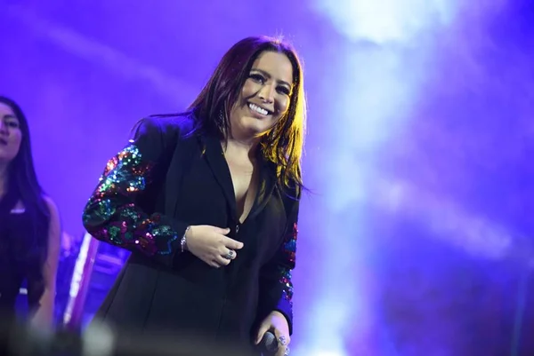 Mari Fernandez aproveita boa fase e lança álbum com músicas inéditas