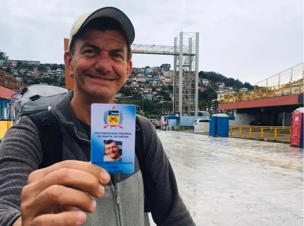 Venezuelano em situação de rua passa em vestibular da UFSC