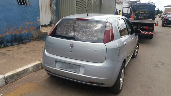 Casal usava carro clonado para roubar casas em Santa Maria