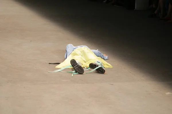 Modelo morre após mal súbito durante desfile no último dia de SPFW