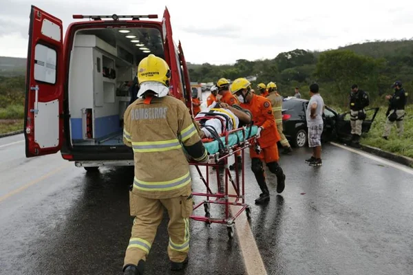 Grave acidente deixa um jovem morto e duas crianças feridas na BR-251