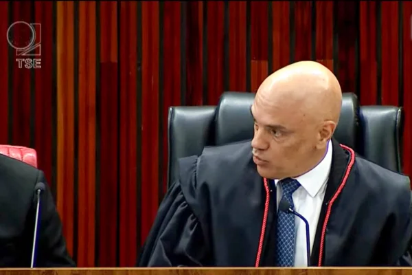 posse do ministro Alexandre de Moraes como presidente e o ministro Ricardo Lewandowski como vice-presidente do TSE