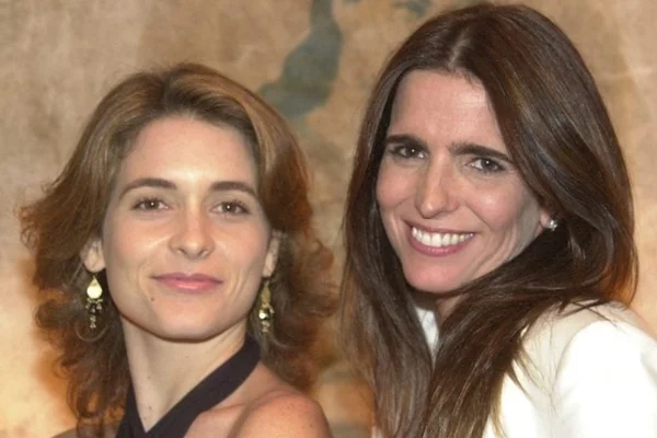 Filha de Claudia Abreu e filho de Malu Mader tiram fotos no Carnaval