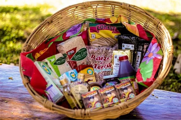 MST vende cesta de Natal com itens produzidos em assentamentos