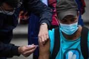 Prefeitura do Rio iniciou esta semana vacinação da população em situação de rua Prefeitura do Rio iniciou esta semana vacinação da população em situação de rua