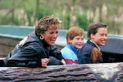 No papel de mãe, princesa Diana buscou dar uma infância normal aos dois filhos, William e Harry