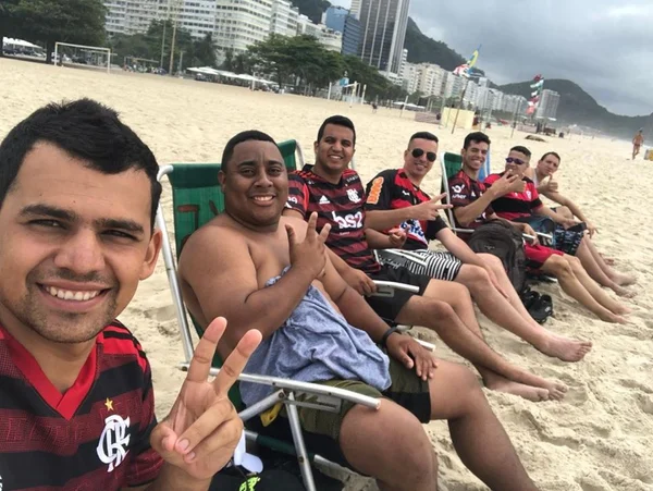 Torcedor que viajou para ver Flamengo morre após comer camarão