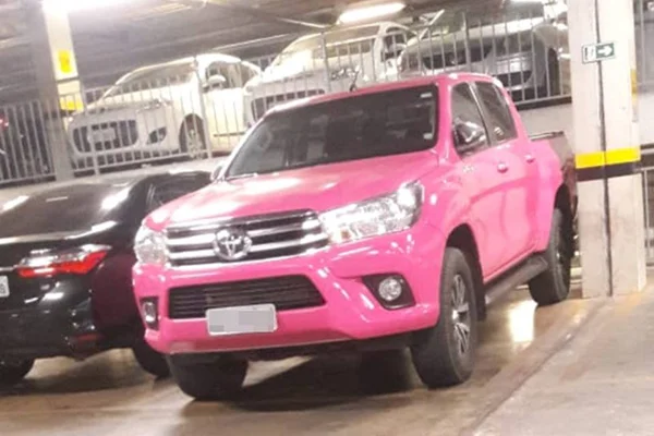 CLDF: Jaqueline Silva usa Hilux rosa pink alugada por R$ 5 mil