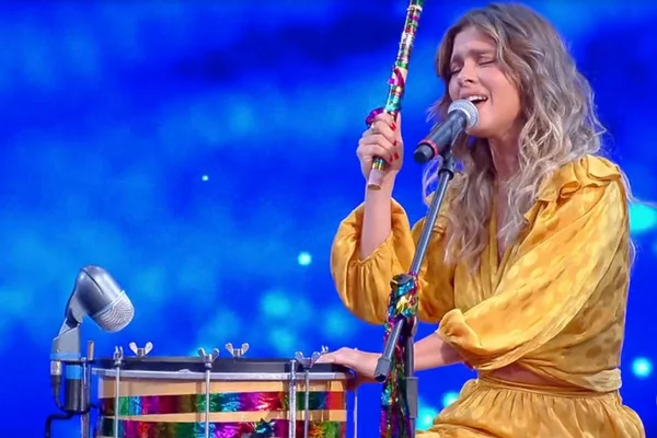 Web desaprova (muito) Carolina Dieckmann cantando no Caldeirão