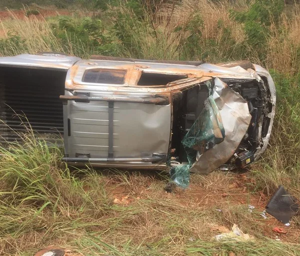 Assalto termina com motorista baleado e quatro carros roubados