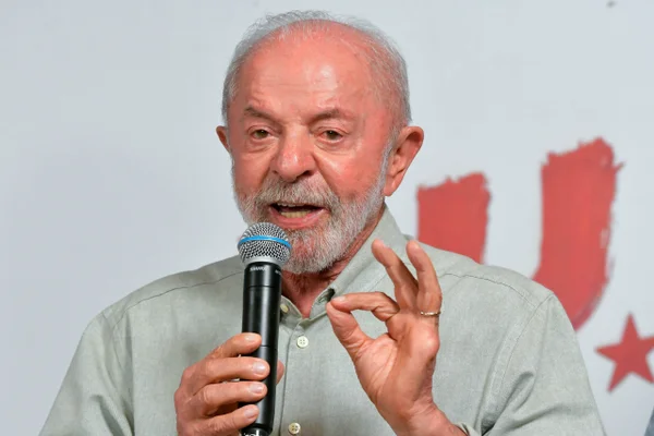 Lula adota estratégia do TikTok com vídeos selfie para tentar virar eleição