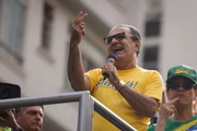 Pastor Silas Malafaia acompanha Bolsonaro em manifestação