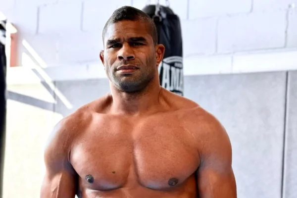 UFC: ex-candidato ao título aponta favoritismo de Poatan contra Gane