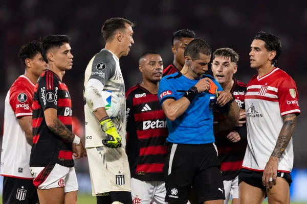 Imagem colorida do árbitro Andrés