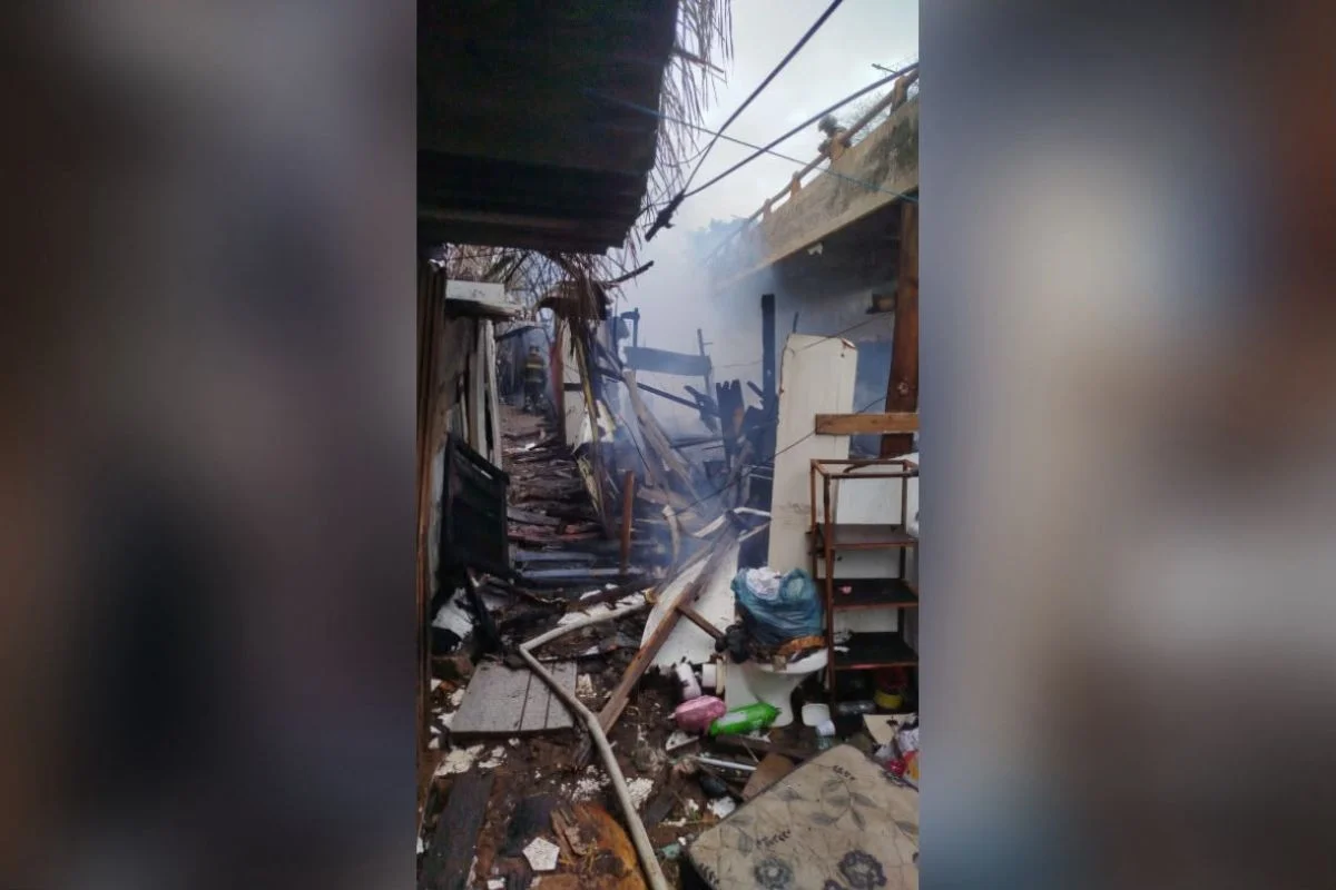 Incêndio atinge quase 30 moradias em comunidade na zona norte de SP - imagem 3 Incêndio atinge quase 30 moradias em comunidade na zona norte de SP - imagem 3