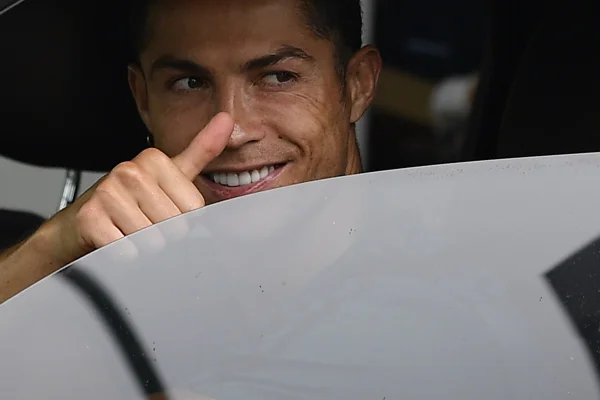 Vídeo: confira carro de Cristiano Ronaldo avaliado em R$ 45 milhões
