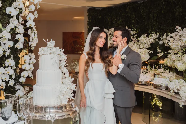 Eduarda e Pedro Abdala dizem “sim” em cerimônia religiosa intimista
