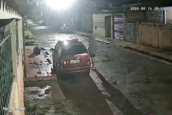 Trecho tirado do vídeo de segurança - Metrópoles