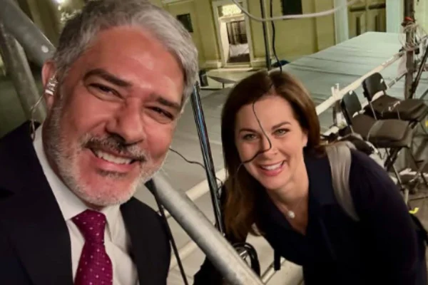 William Bonner se despede do Vaticano e pede desculpas à jornalista