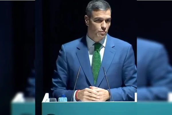 Homem de terno azul