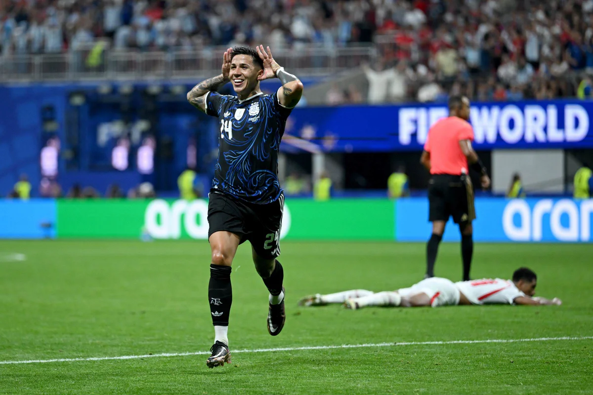 Enzo Fernández marcou diante da Inglaterra Enzo Fernández marcou diante da Inglaterra
