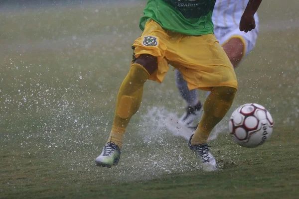 Jogo entre Samambaia e Brasiliense é adiado após temporal