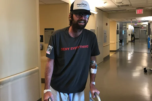 Homem apresenta fungo no cérebro após arranhão em queda de bicicleta