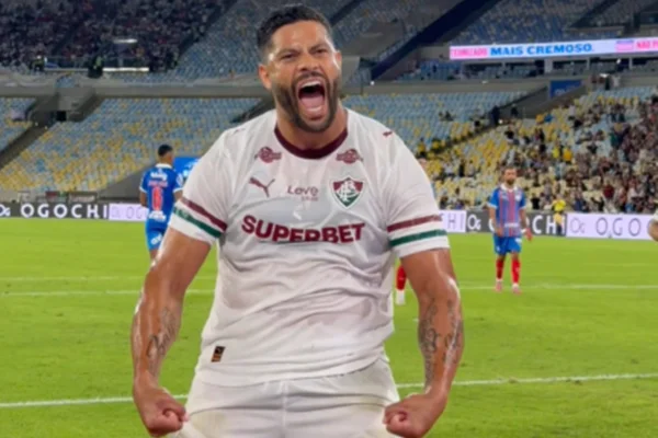 Com gols de Hulk e Cano, Fluminense vence o Bahia por 2 x 0