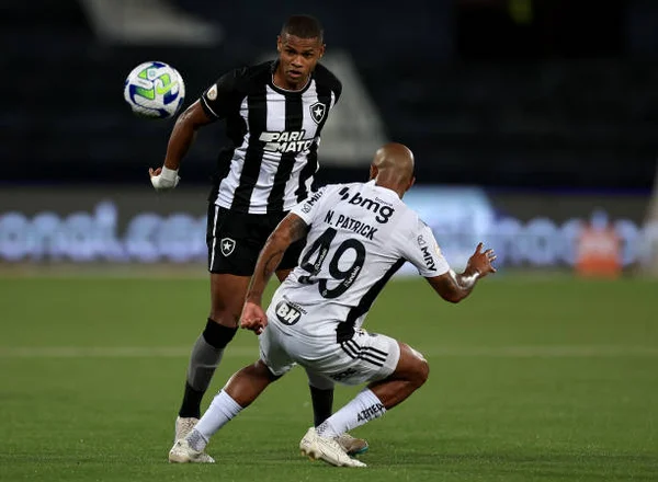 Dá licença, mas Júnior Santos, do Botafogo, lembra um pouco Mbappé