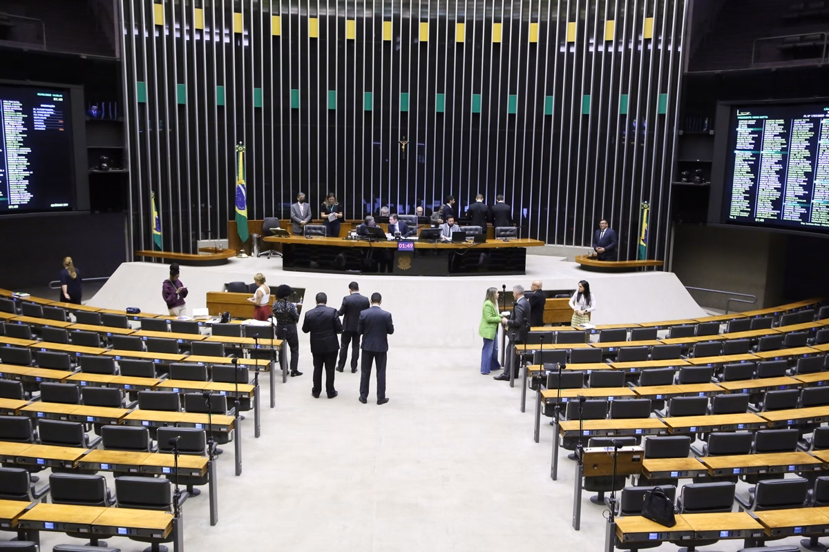 O plenário da Câmara contou com poucos deputados no dia 2/6 de 2025.