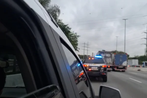 Imagem colorida de viatura da polícia civil. Metrópoles