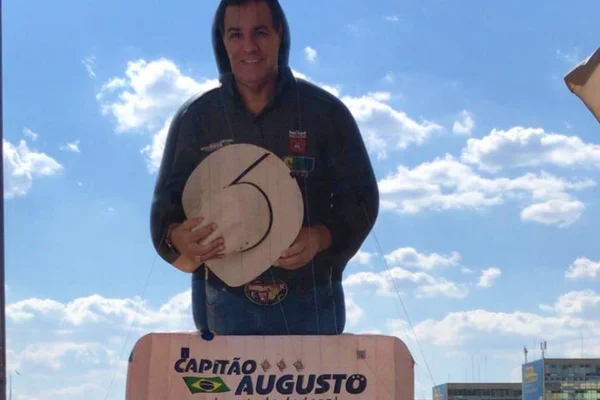 Depois do “superMoro”, Capitão Augusto estreia como “superpeão”