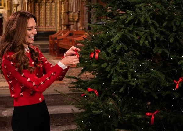 Pela primeira vez e na TV, Kate Middleton faz apresentação de piano