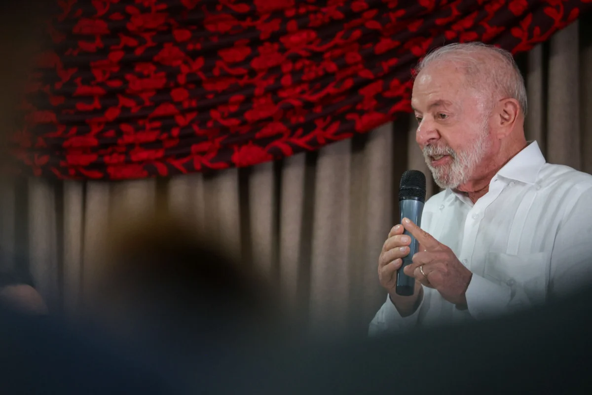 Lula durante a reunião de campanha após o 1º turno das eleições Lula durante a reunião de campanha após o 1º turno das eleições