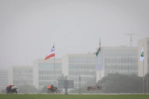 Fevereiro bate recorde e tem apenas quatro dias sem chuva no DF