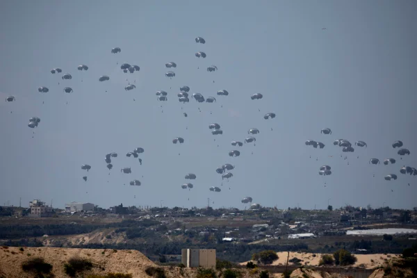 Israel anuncia que aumentará a ajuda humanitária aos palestinos