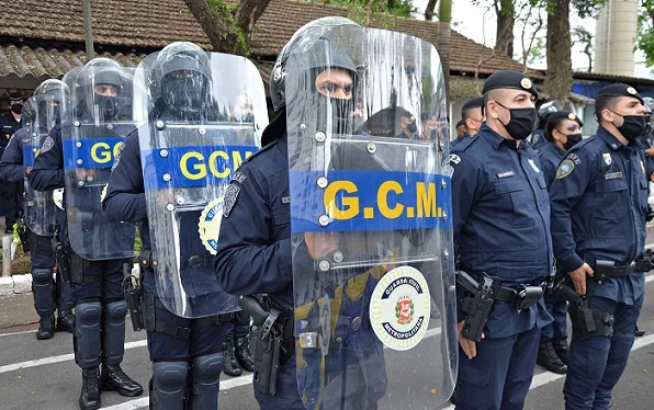 Imagem colorida de agentes da GCM da prefeitura de SP - Metrópoles