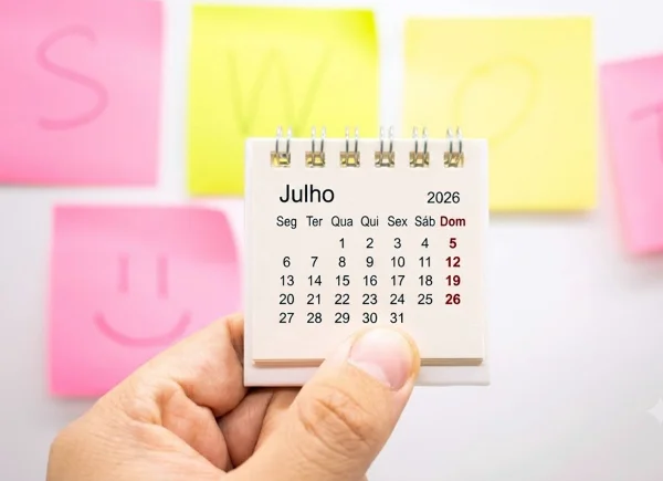 Imagem colorida de calendário - Metrópoles