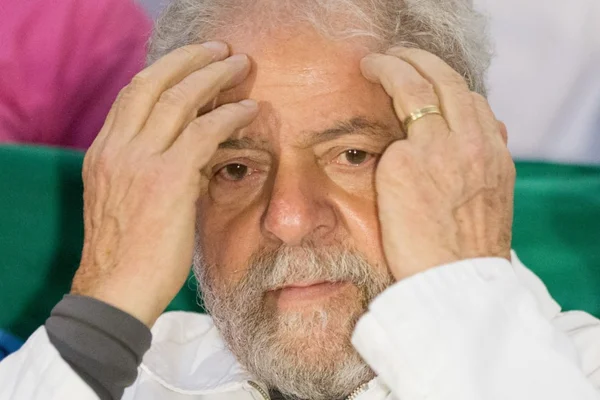 Polícia Federal negocia com defesa para que Lula se apresente
