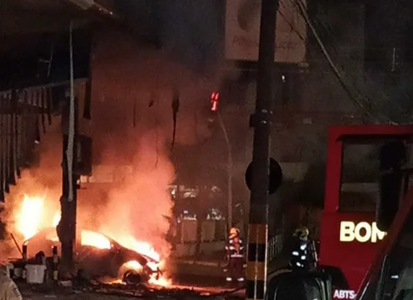 Vídeo: incêndio em GO destrói posto de gasolina após colisão de carros